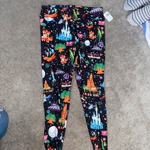 Womens Disney parks leggings size M NWT